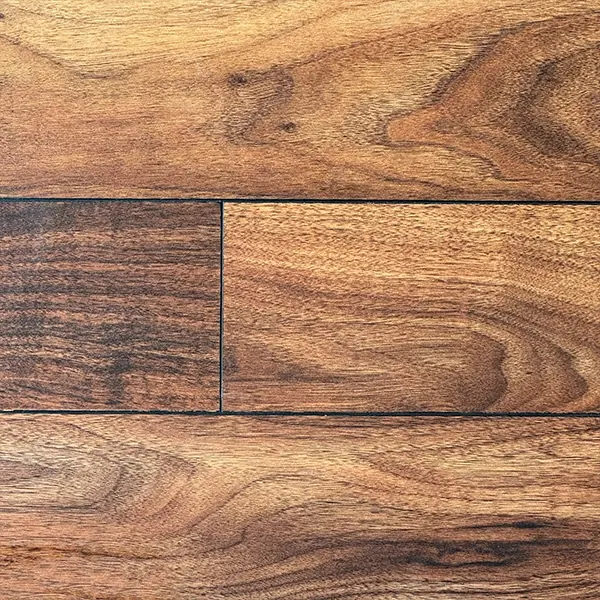 Piso laminado Superb American Walnut, tono madera oscura