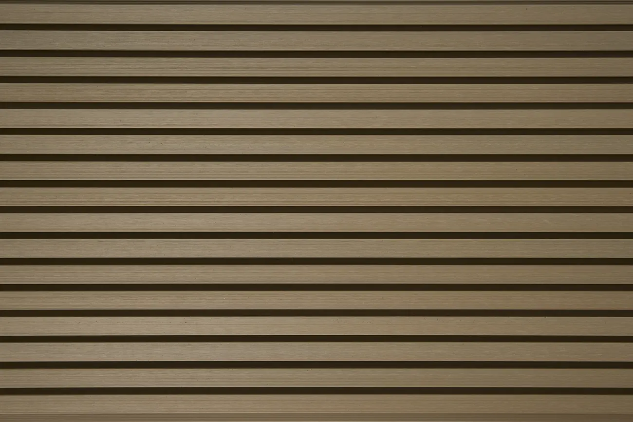 Panel deck corrugado Beige, tono madera oscura