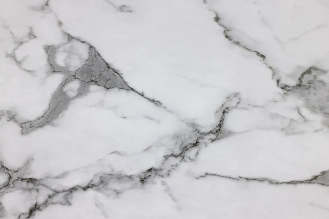 Panel liso tipo mármol Minimal Stone, tono blanco